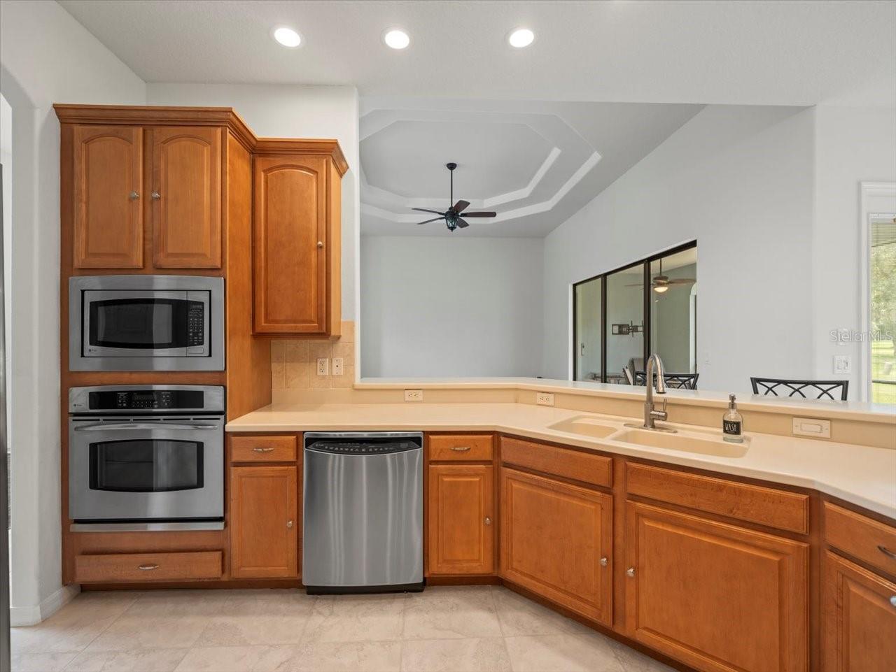 Listing photo id 30 for 9694 Southern Belle Drive