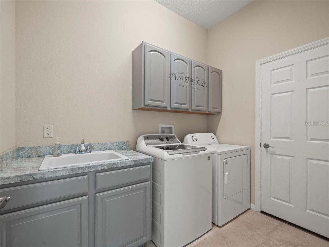 Listing photo id 40 for 9694 Southern Belle Drive