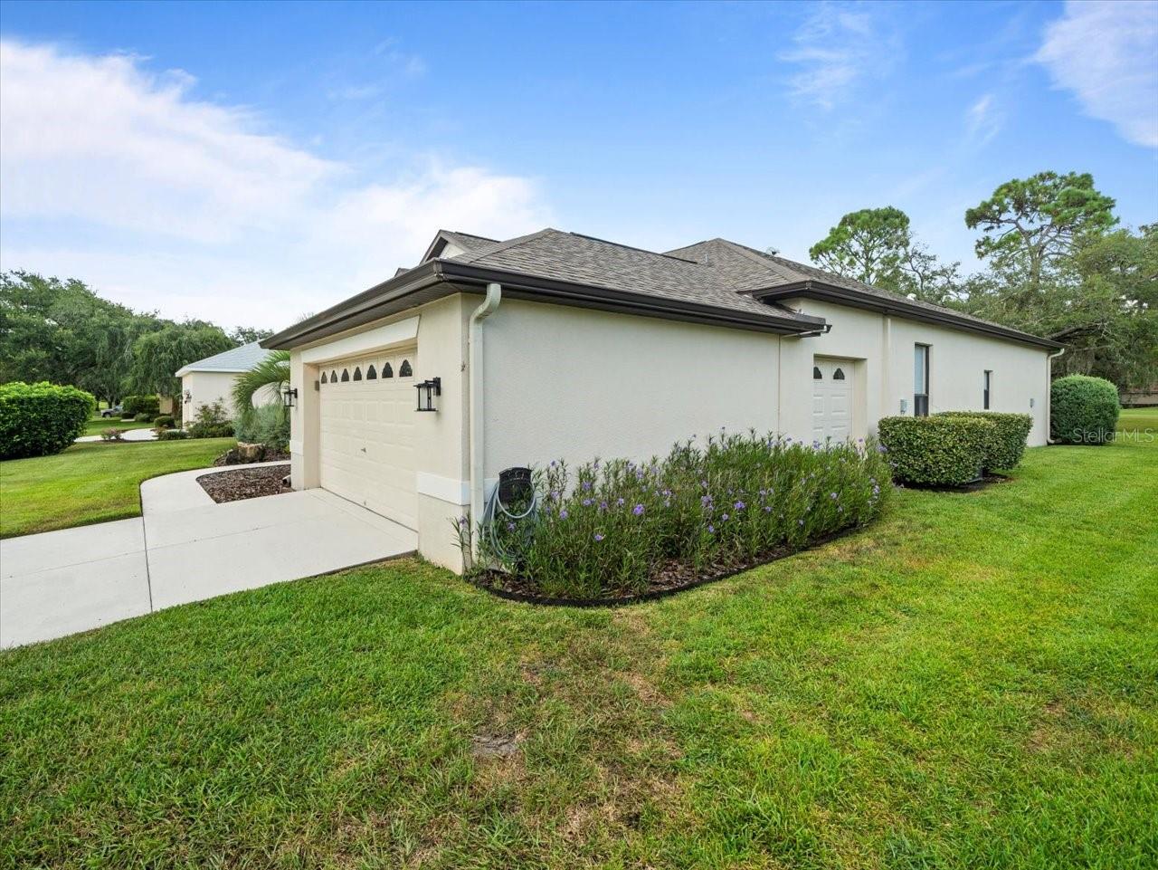 Listing photo id 4 for 9694 Southern Belle Drive