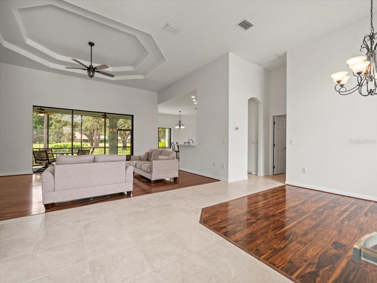 Listing photo id 5 for 9694 Southern Belle Drive