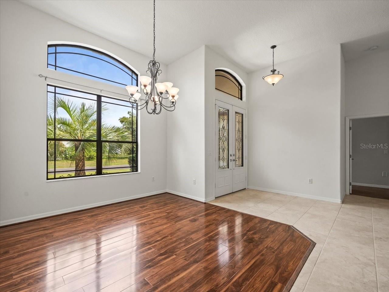 Listing photo id 7 for 9694 Southern Belle Drive