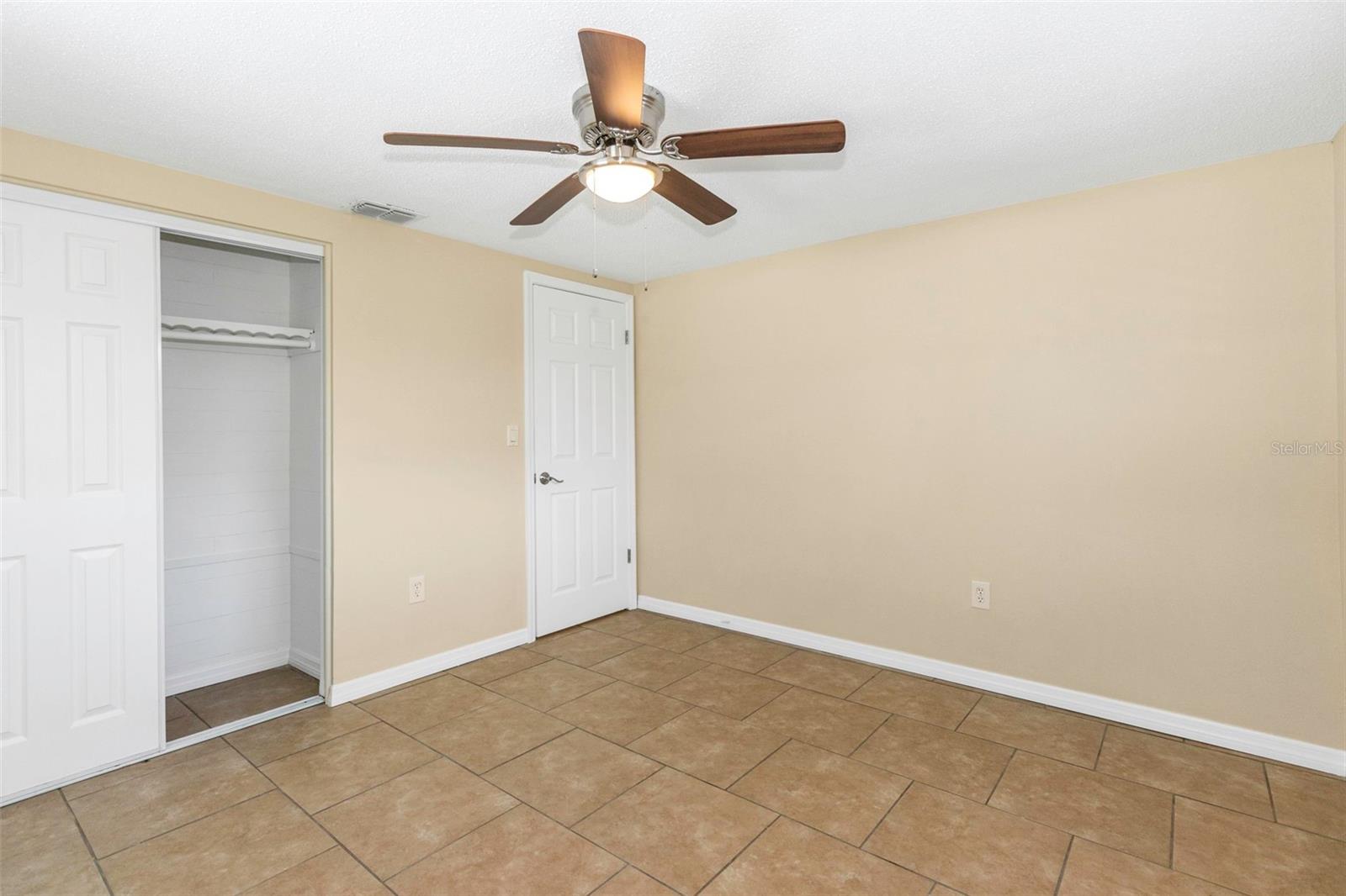 Listing photo id 11 for 7745 Yucca Drive
