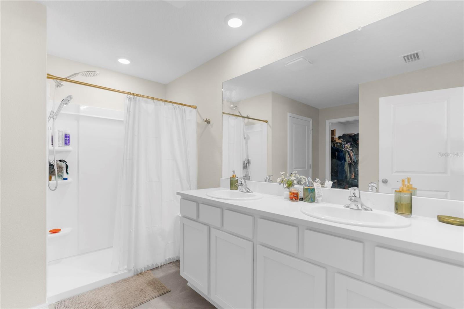 Listing photo id 8 for 11209 Mercedes Street