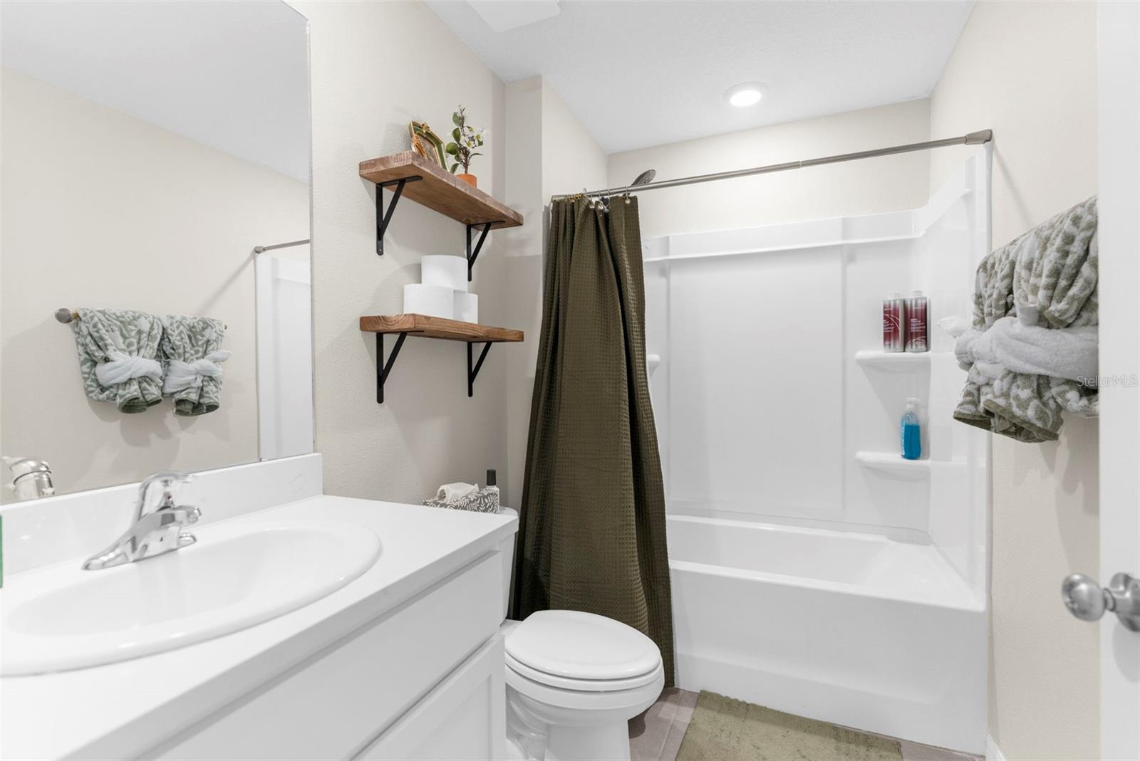 Listing photo id 9 for 11209 Mercedes Street