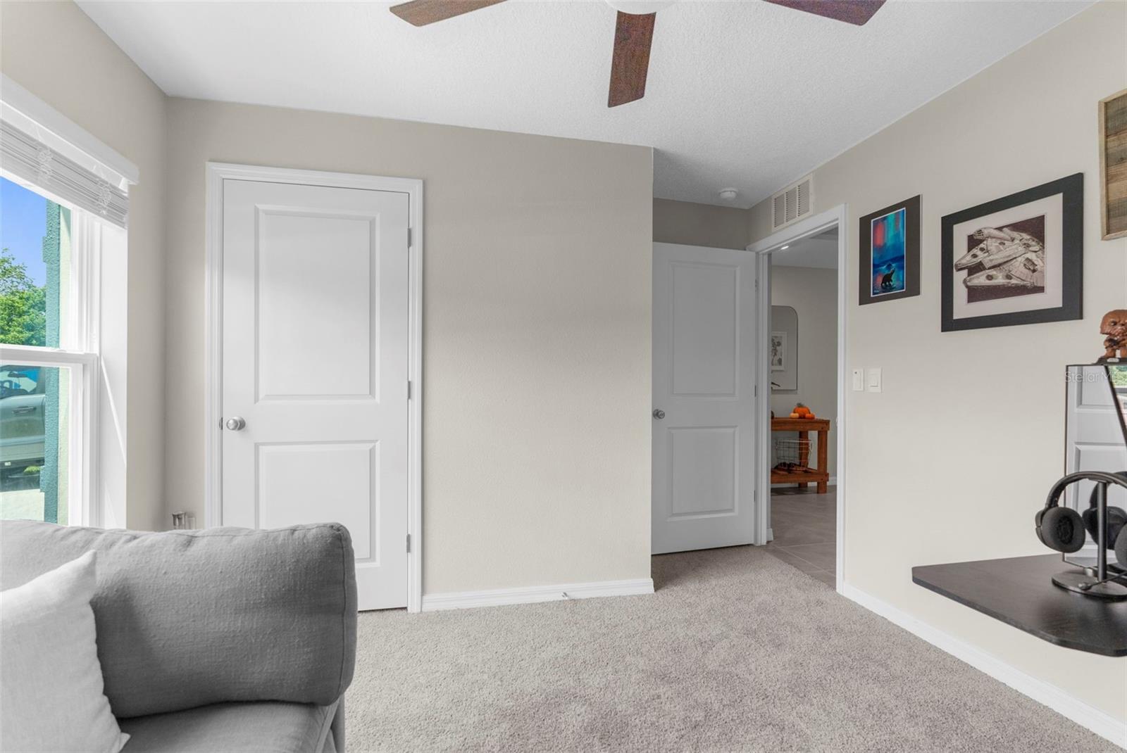 Listing photo id 11 for 11209 Mercedes Street