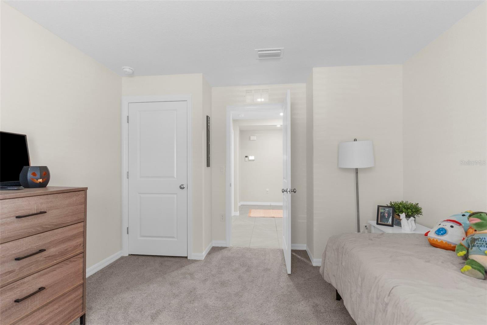 Listing photo id 18 for 11209 Mercedes Street