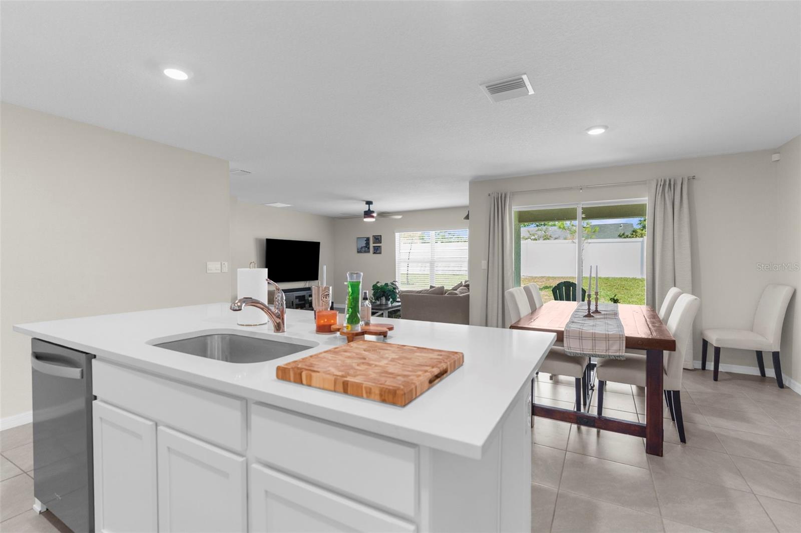 Listing photo id 22 for 11209 Mercedes Street