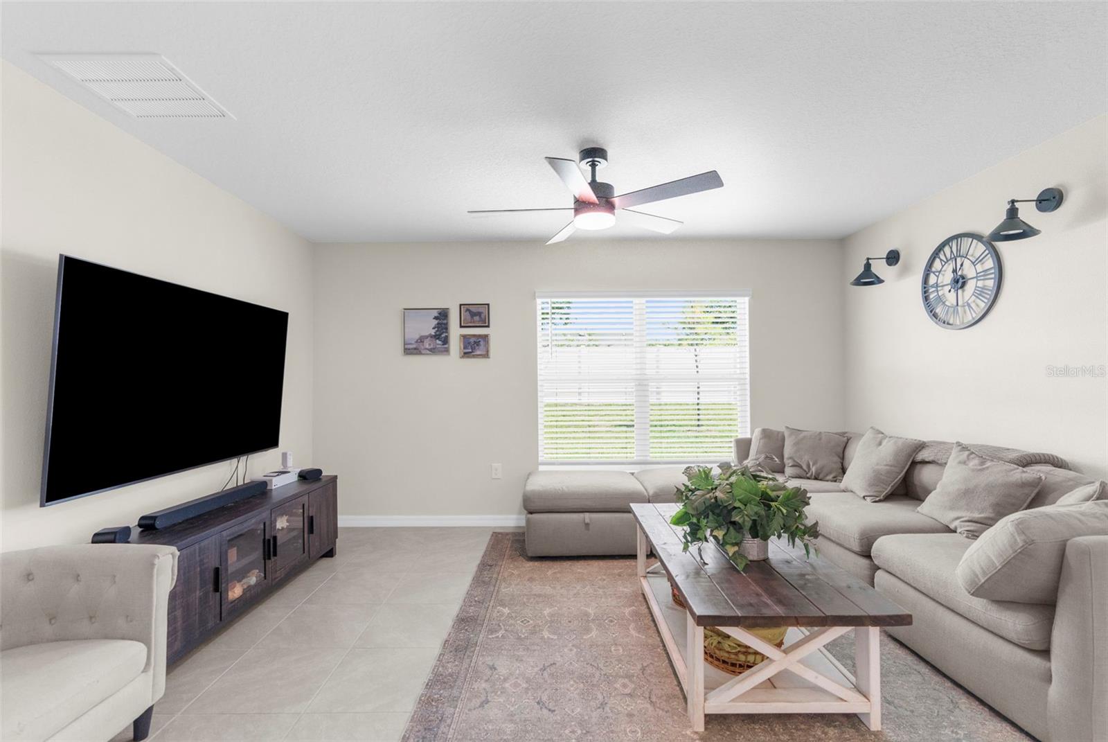 Listing photo id 23 for 11209 Mercedes Street