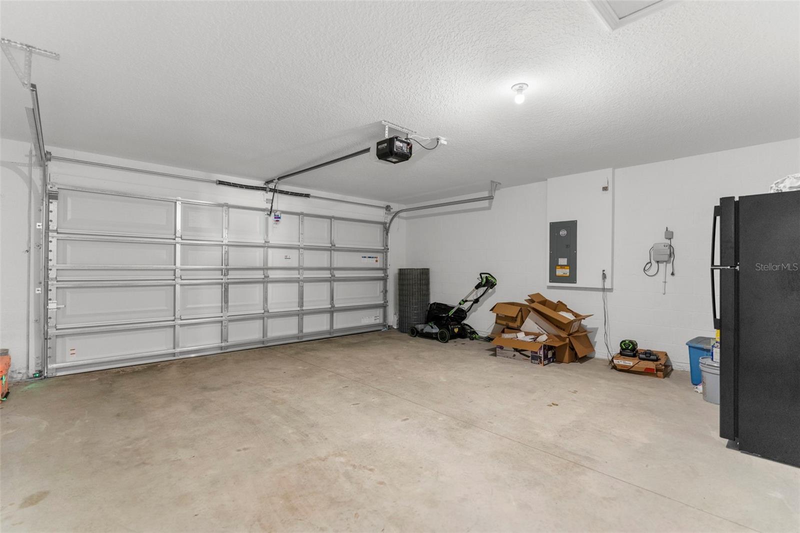Listing photo id 27 for 11209 Mercedes Street