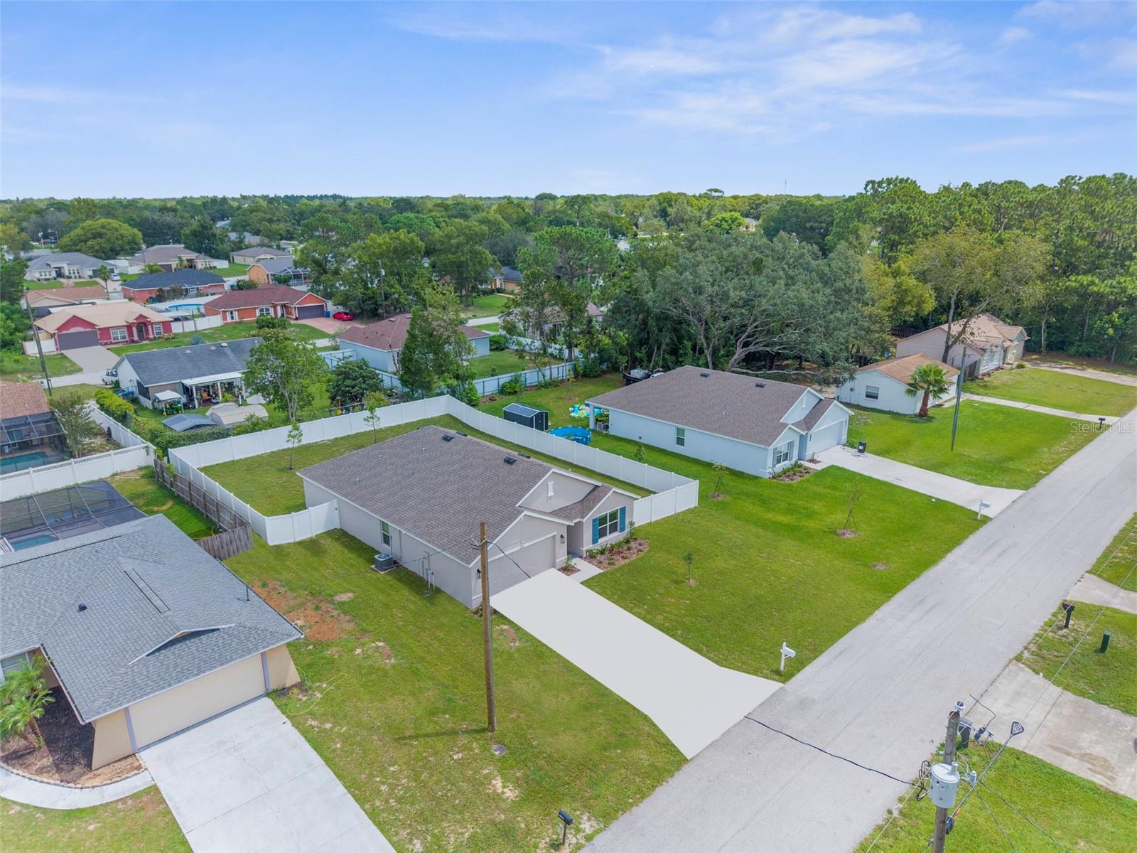 Listing photo id 34 for 11209 Mercedes Street