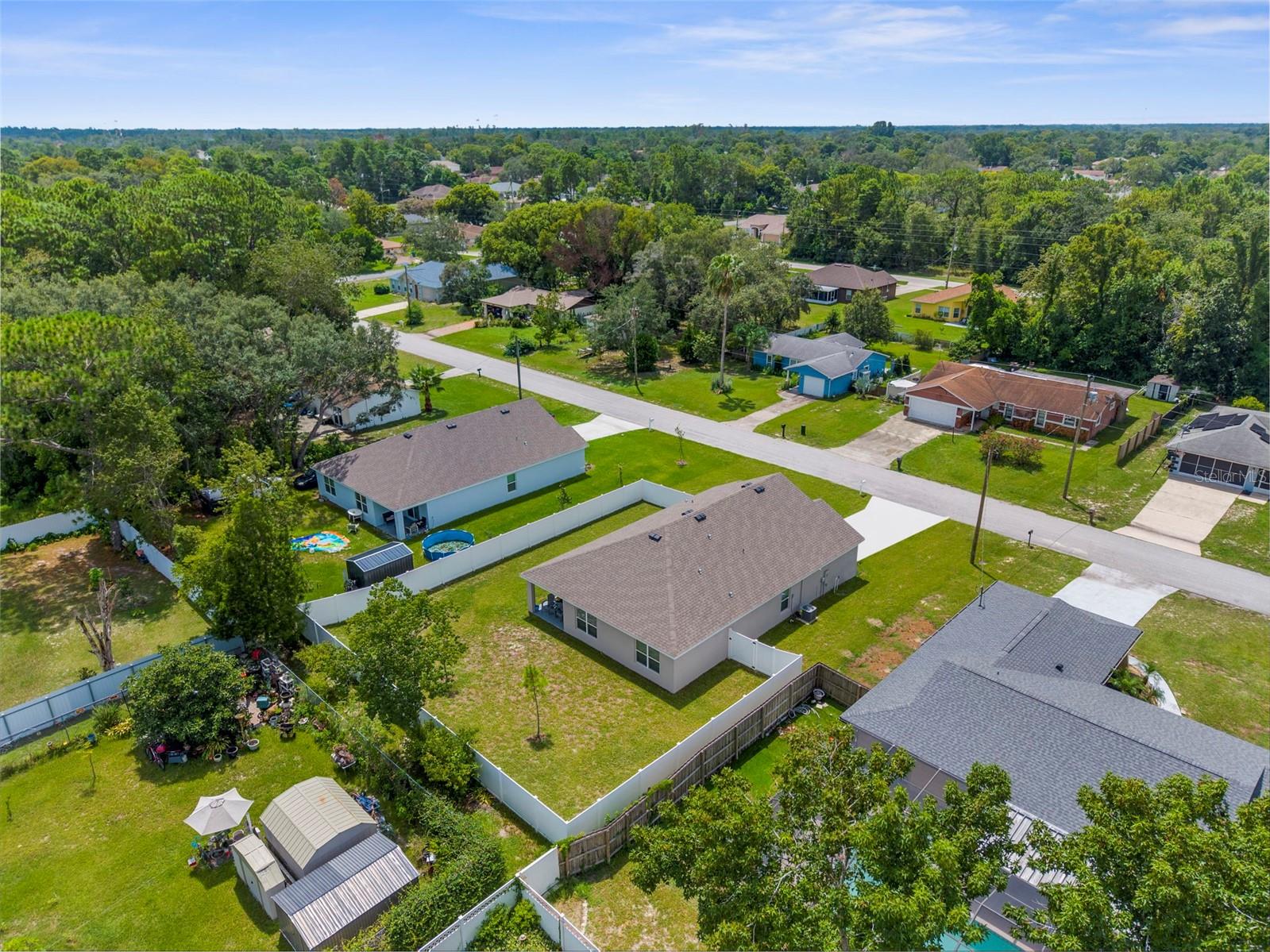 Listing photo id 35 for 11209 Mercedes Street