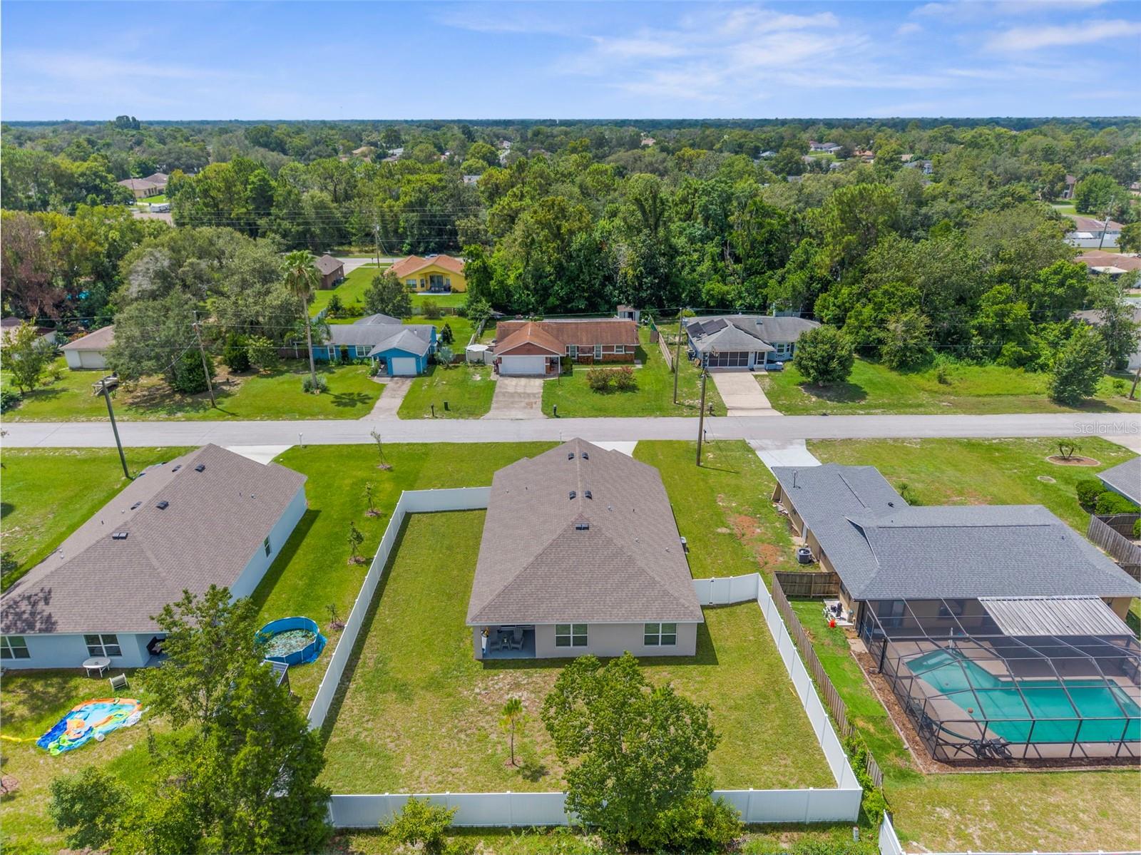 Listing photo id 36 for 11209 Mercedes Street
