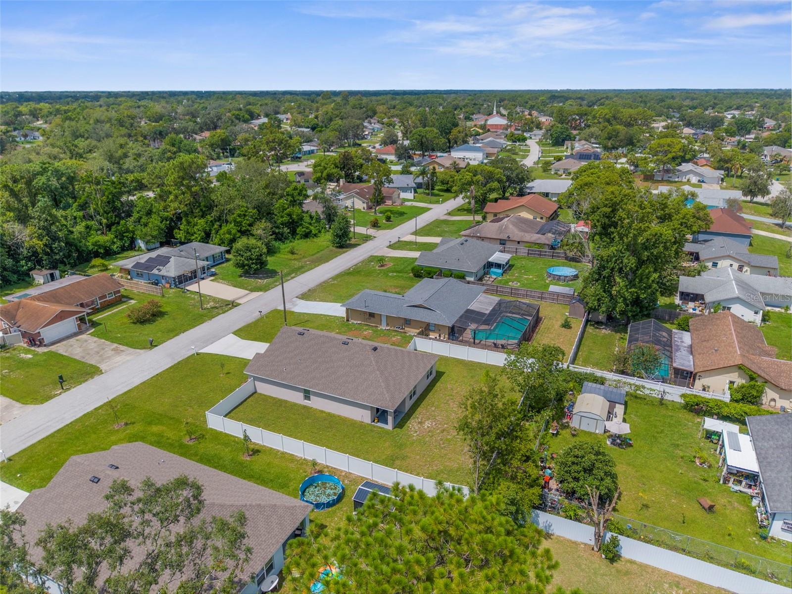 Listing photo id 37 for 11209 Mercedes Street