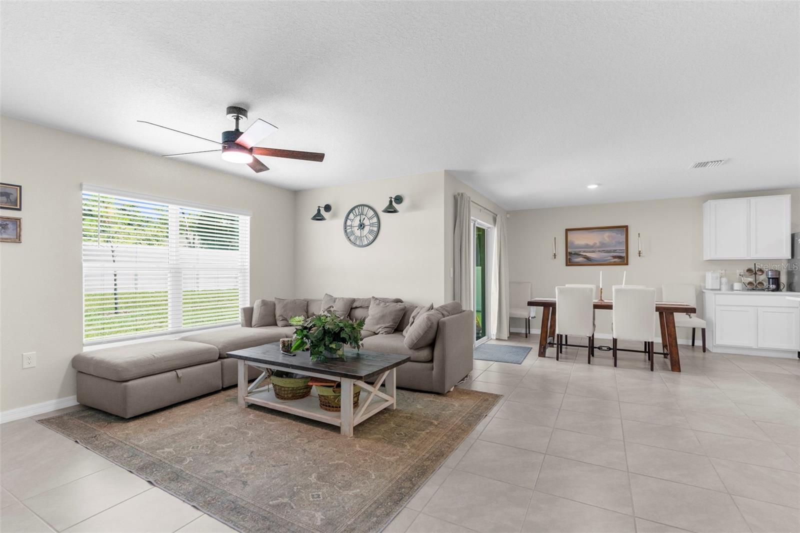 Listing photo id 2 for 11209 Mercedes Street