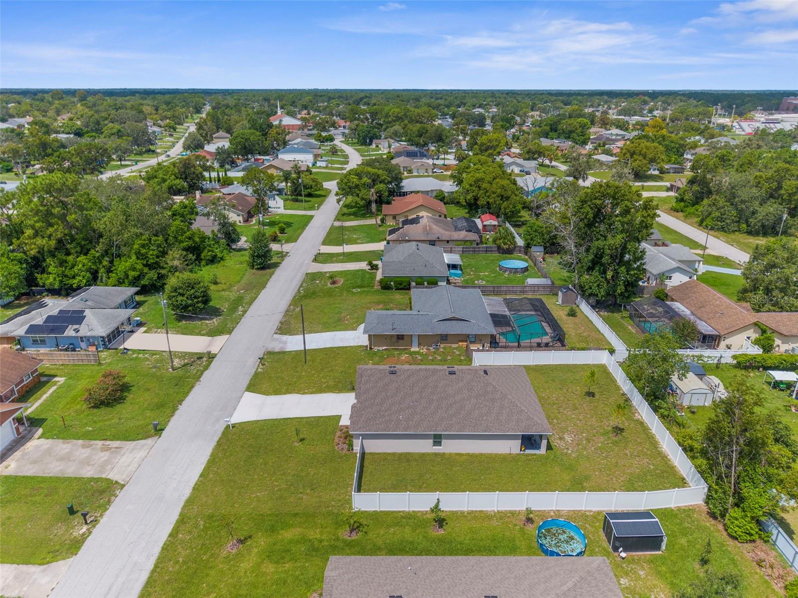 Listing photo id 38 for 11209 Mercedes Street