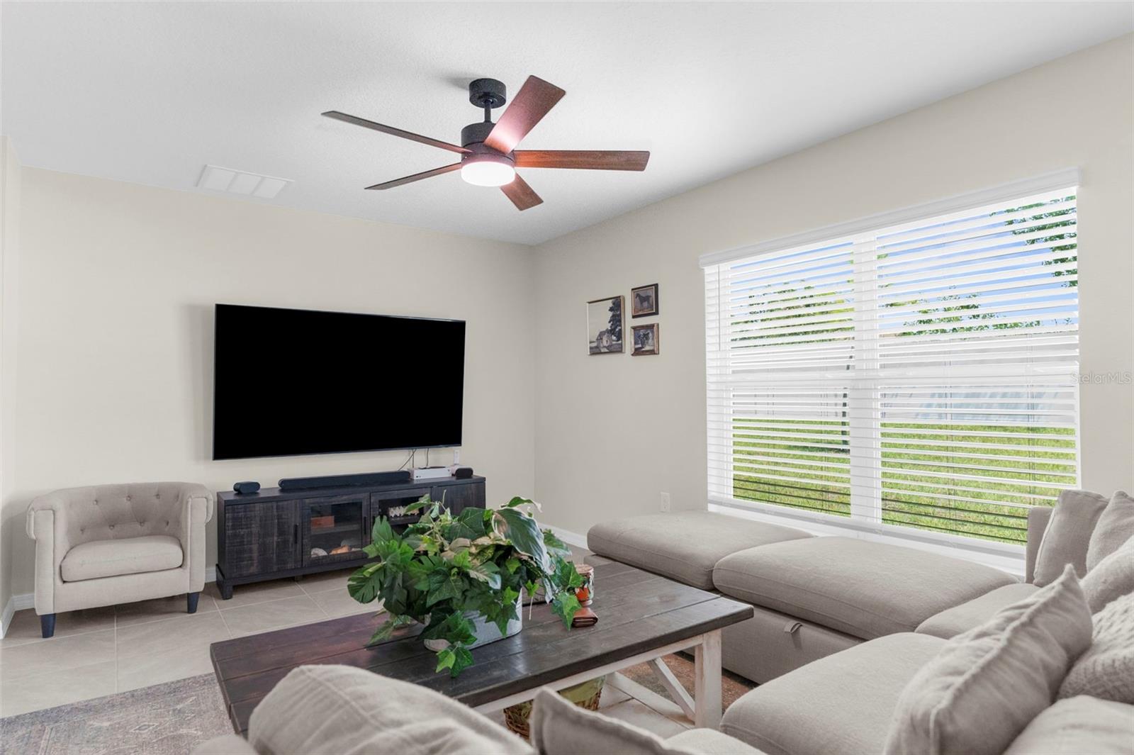 Listing photo id 3 for 11209 Mercedes Street