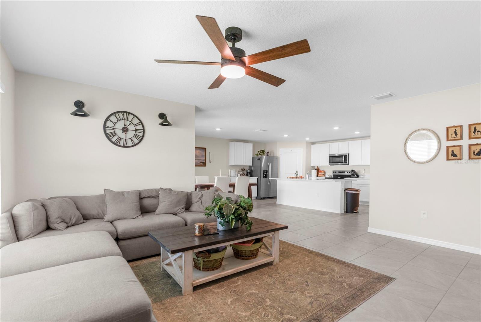Listing photo id 6 for 11209 Mercedes Street
