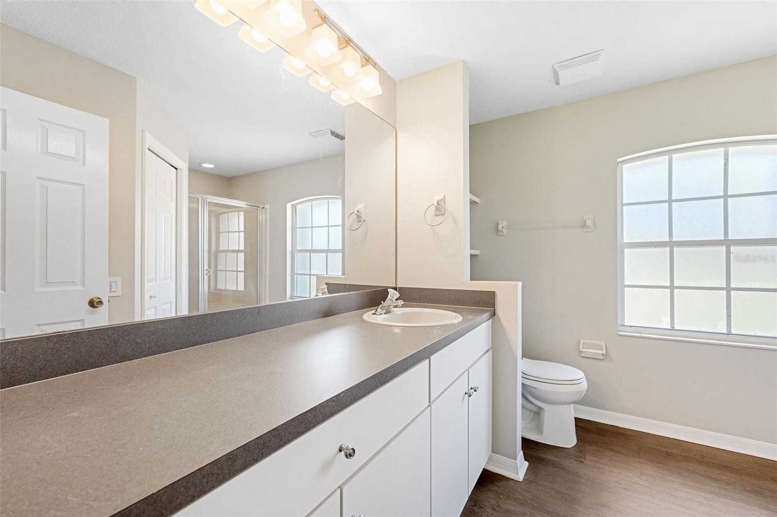 Listing photo id 17 for 13446 White Plains Street