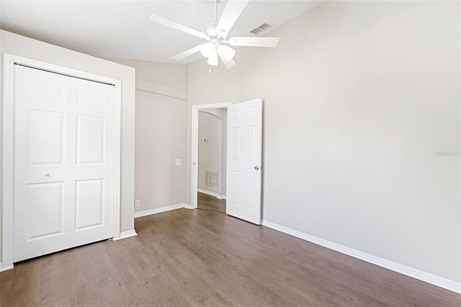 Listing photo id 21 for 13446 White Plains Street