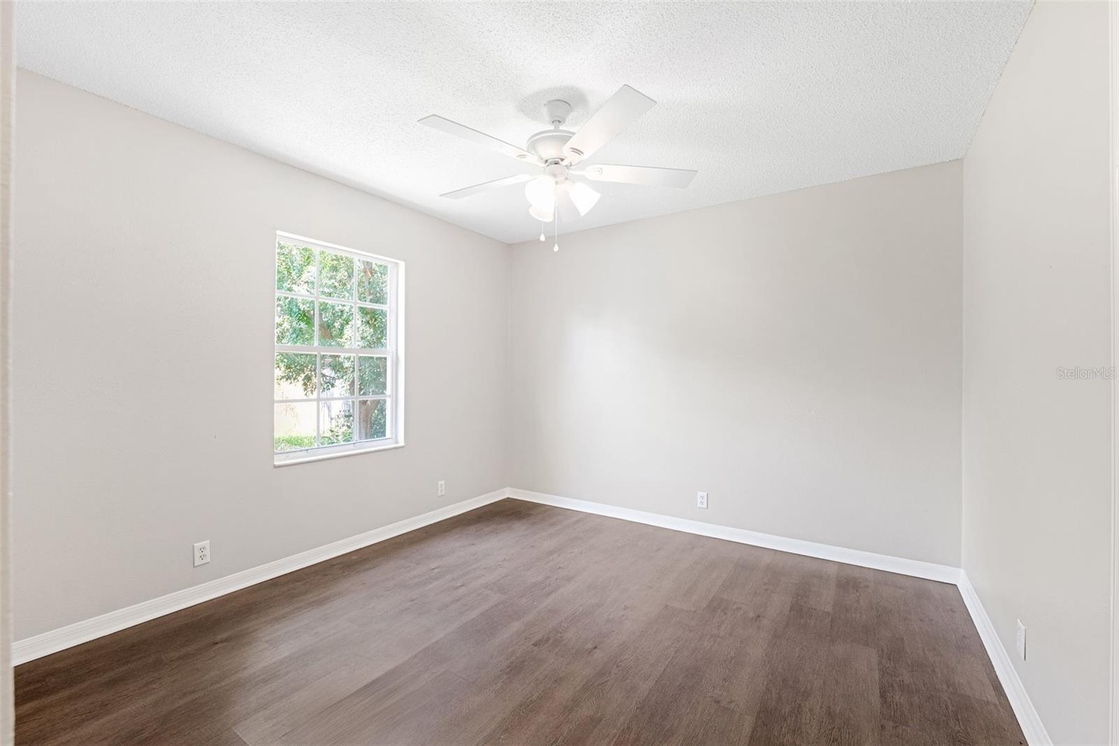 Listing photo id 23 for 13446 White Plains Street