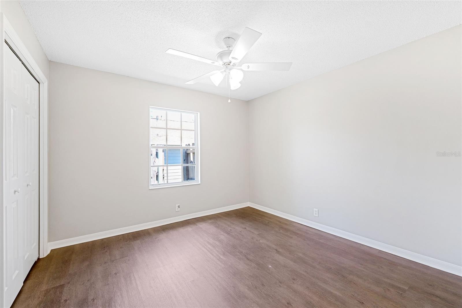 Listing photo id 24 for 13446 White Plains Street