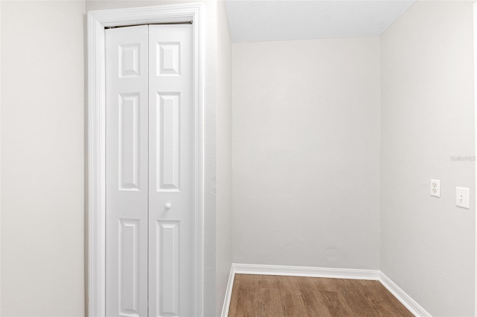 Listing photo id 26 for 13446 White Plains Street