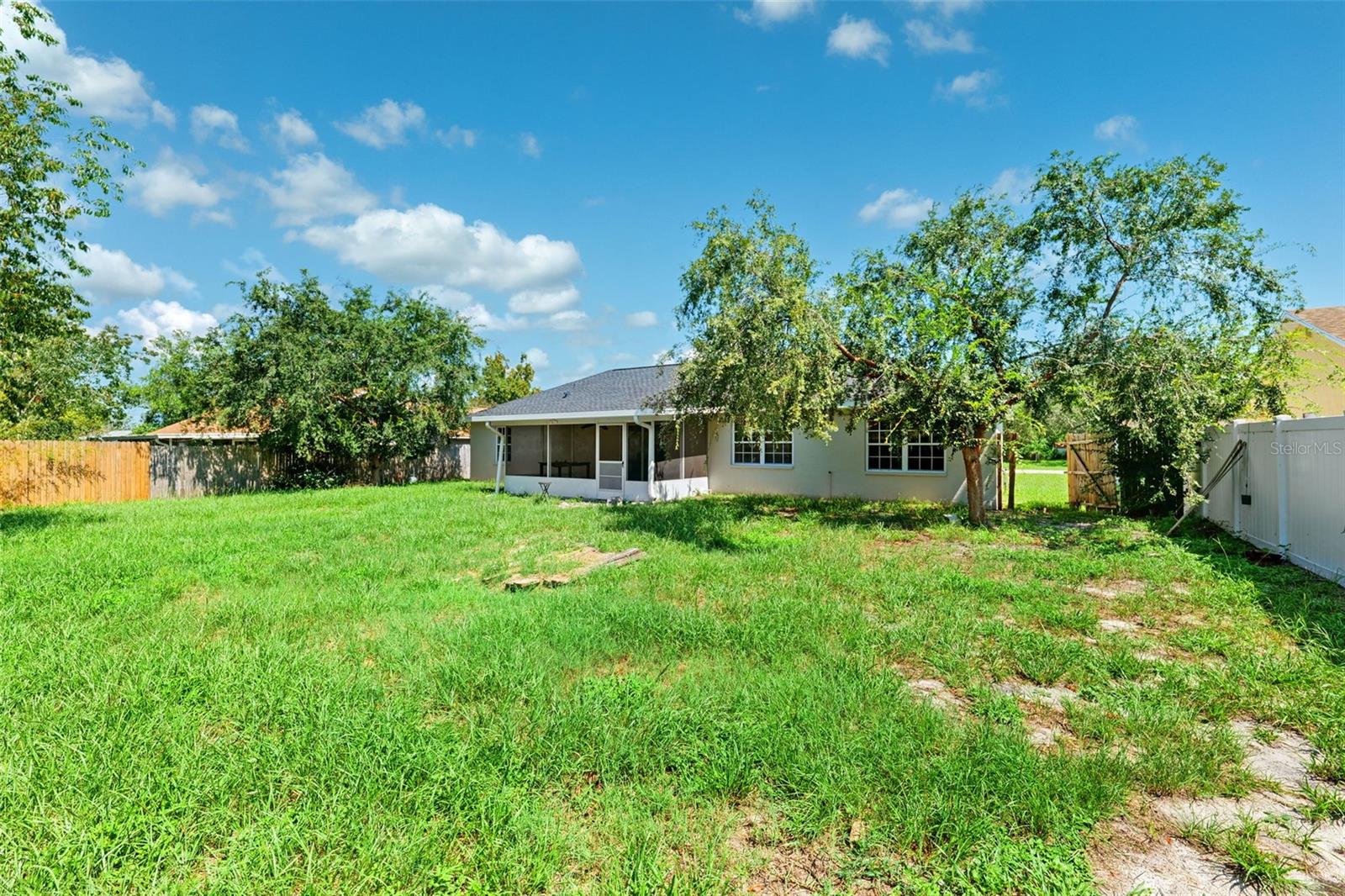 Listing photo id 29 for 13446 White Plains Street