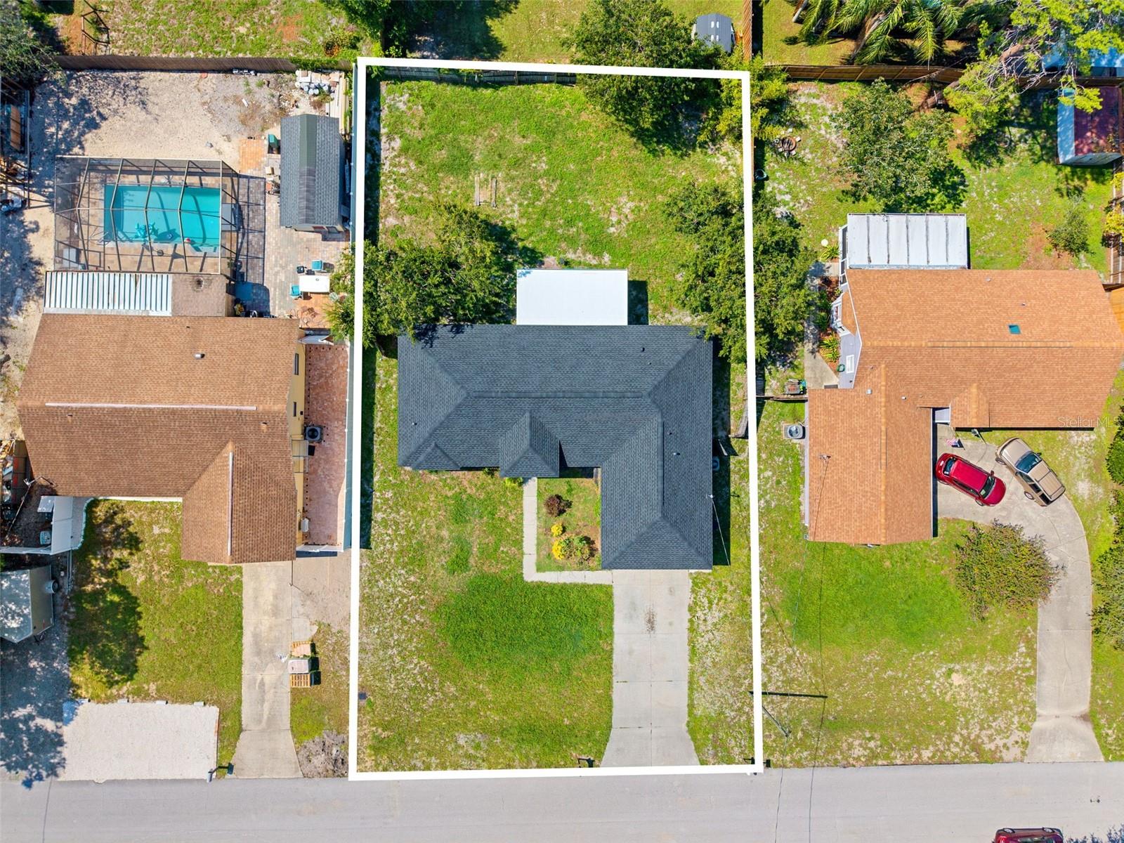 Listing photo id 31 for 13446 White Plains Street