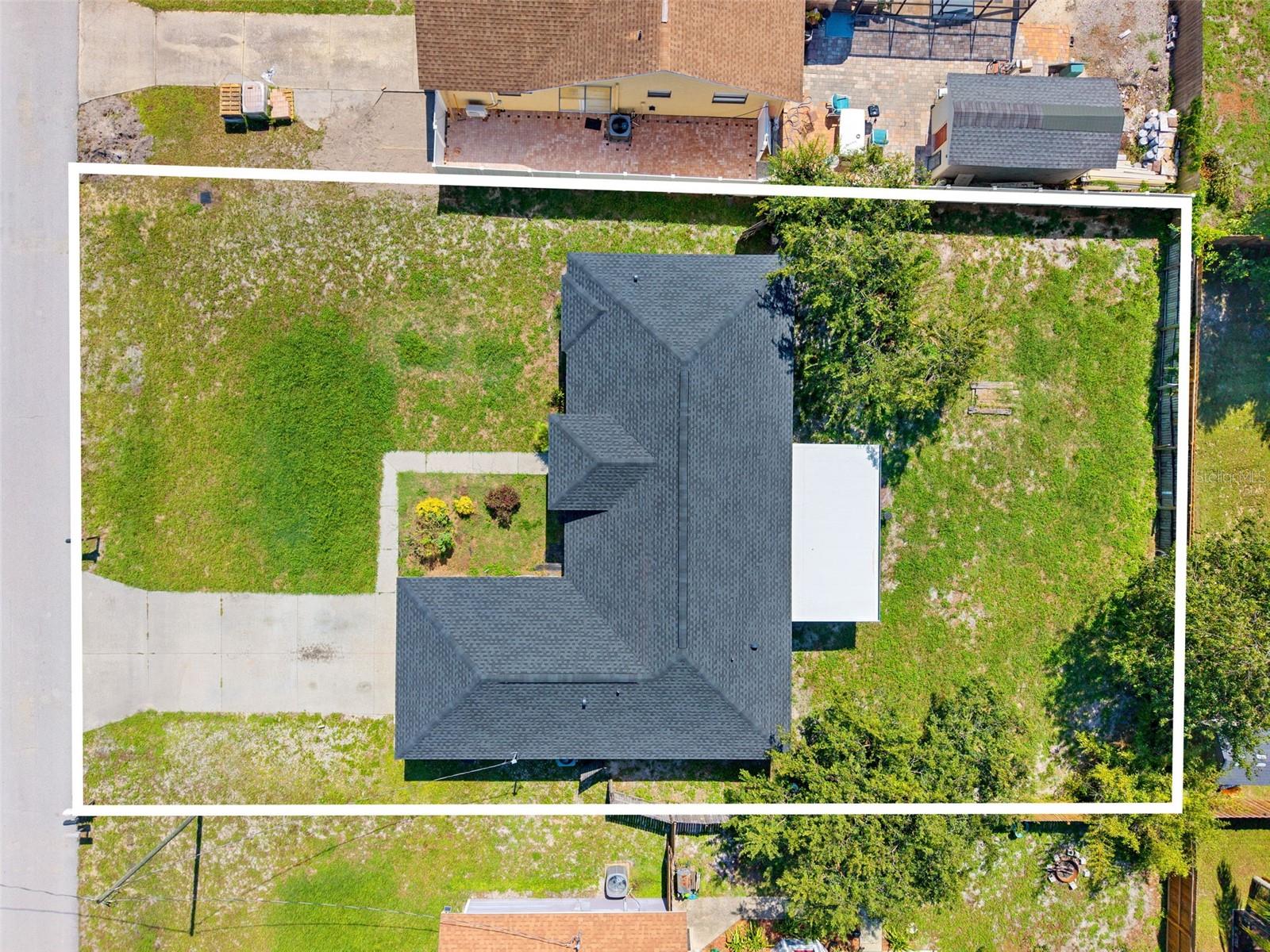 Listing photo id 32 for 13446 White Plains Street