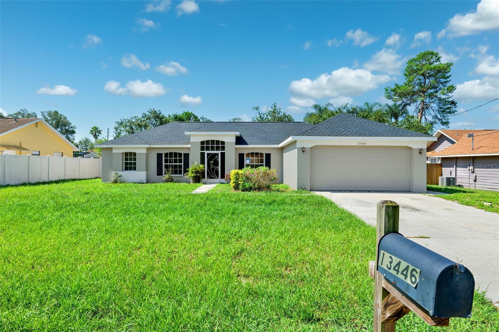 Listing photo id 3 for 13446 White Plains Street