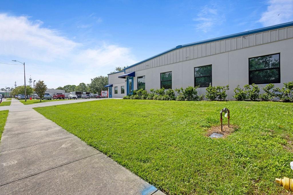 Image 2 of 40 For 325 Mears Boulevard 100