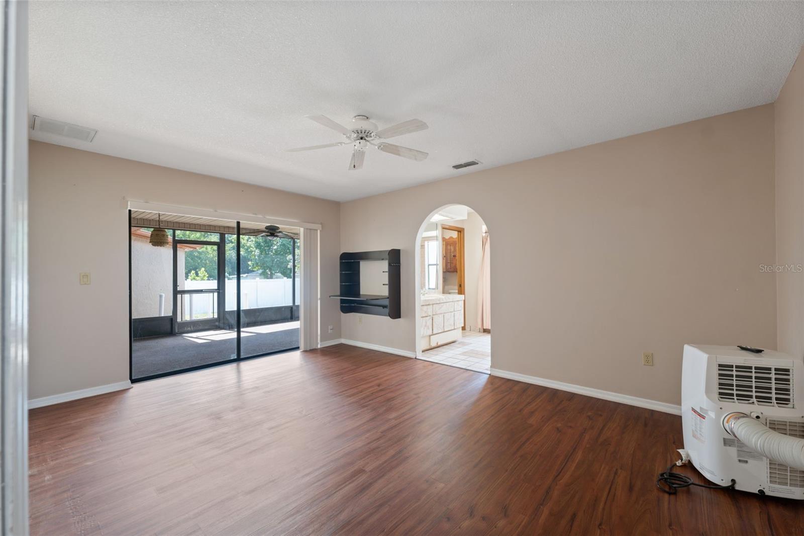 Image 17 of 35 For 12048 Cradock Street