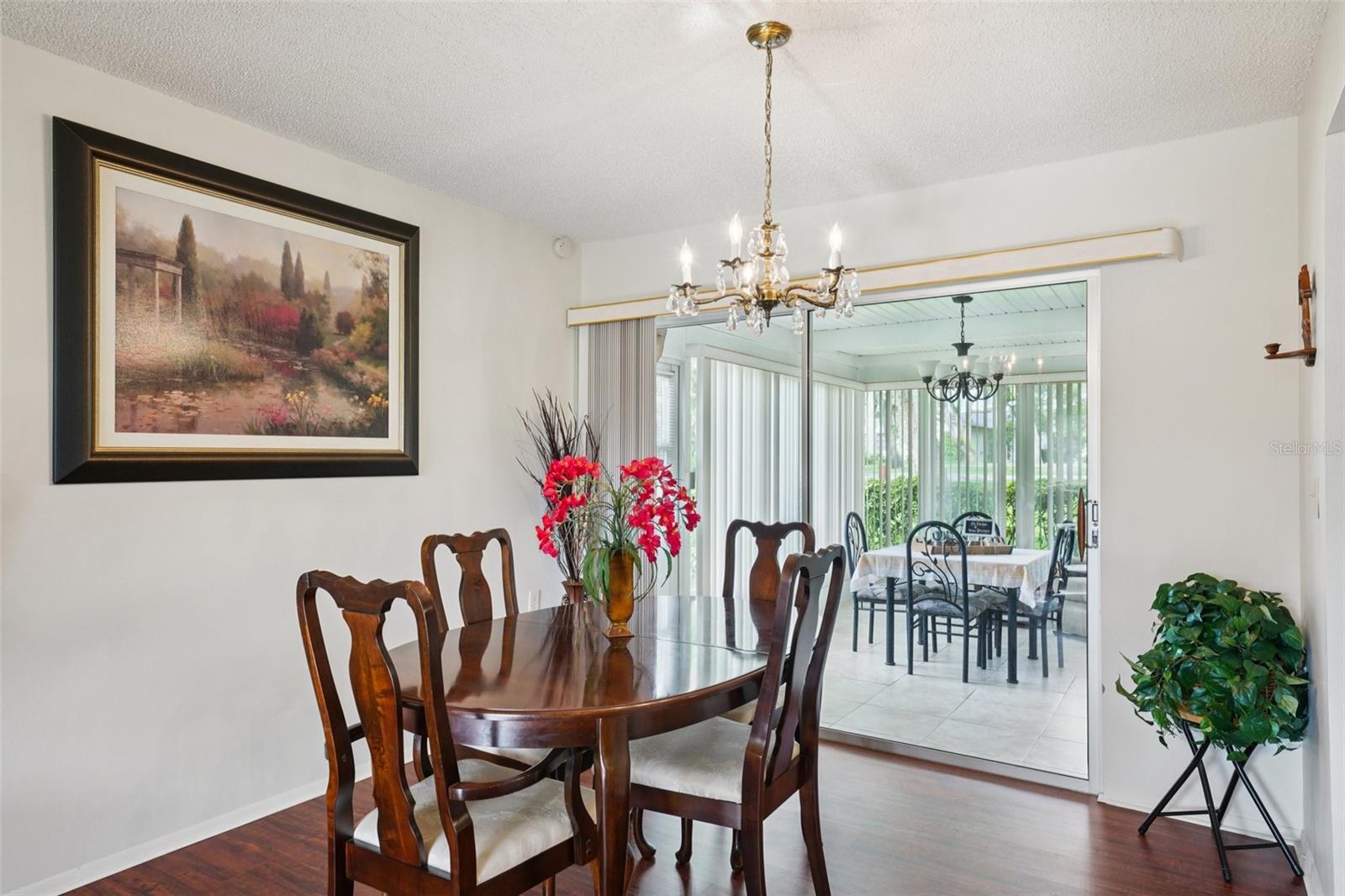 Listing photo id 8 for 10526 Mira Vista Drive