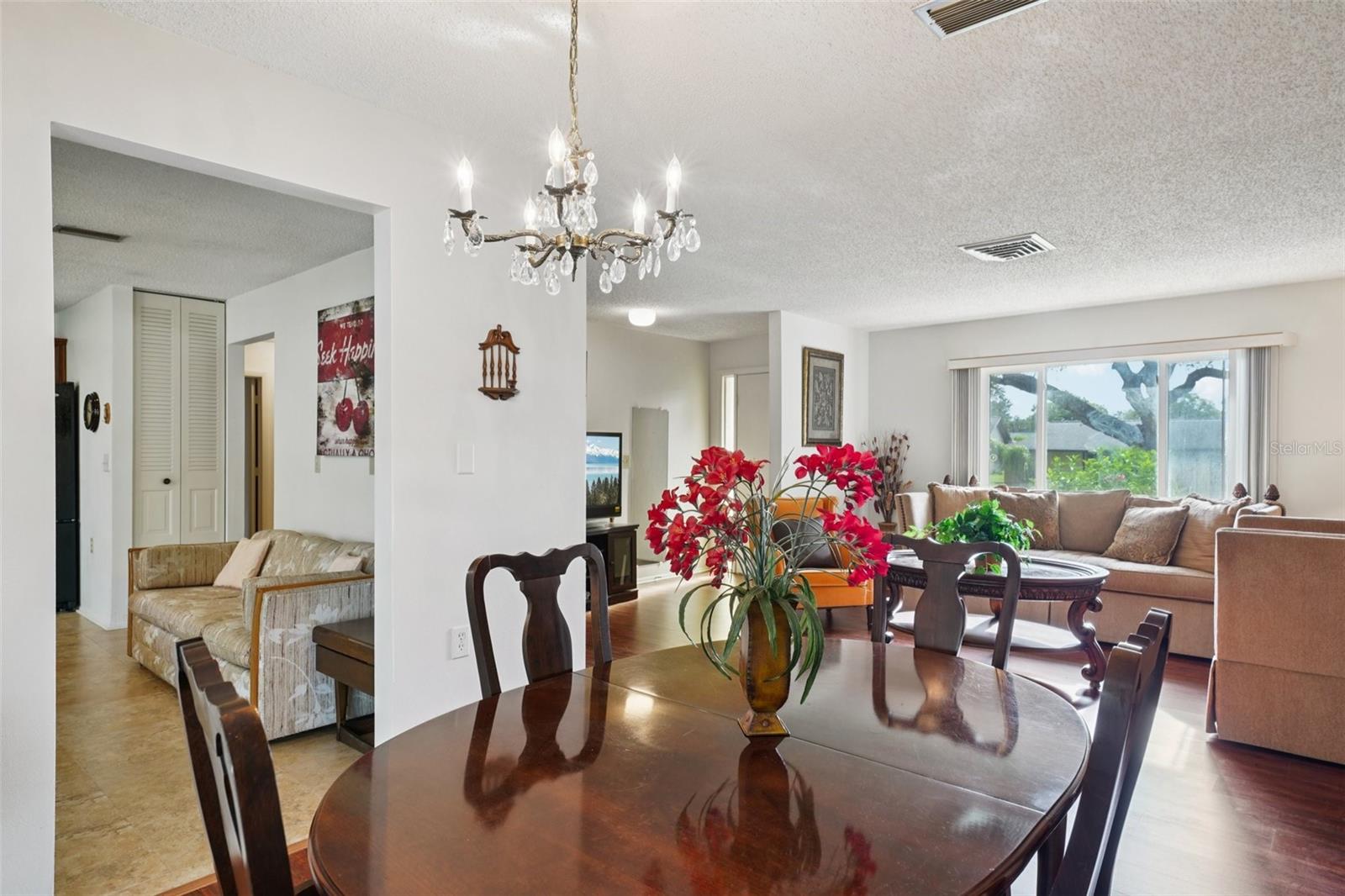 Listing photo id 9 for 10526 Mira Vista Drive