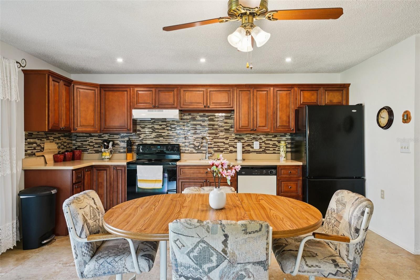 Listing photo id 11 for 10526 Mira Vista Drive