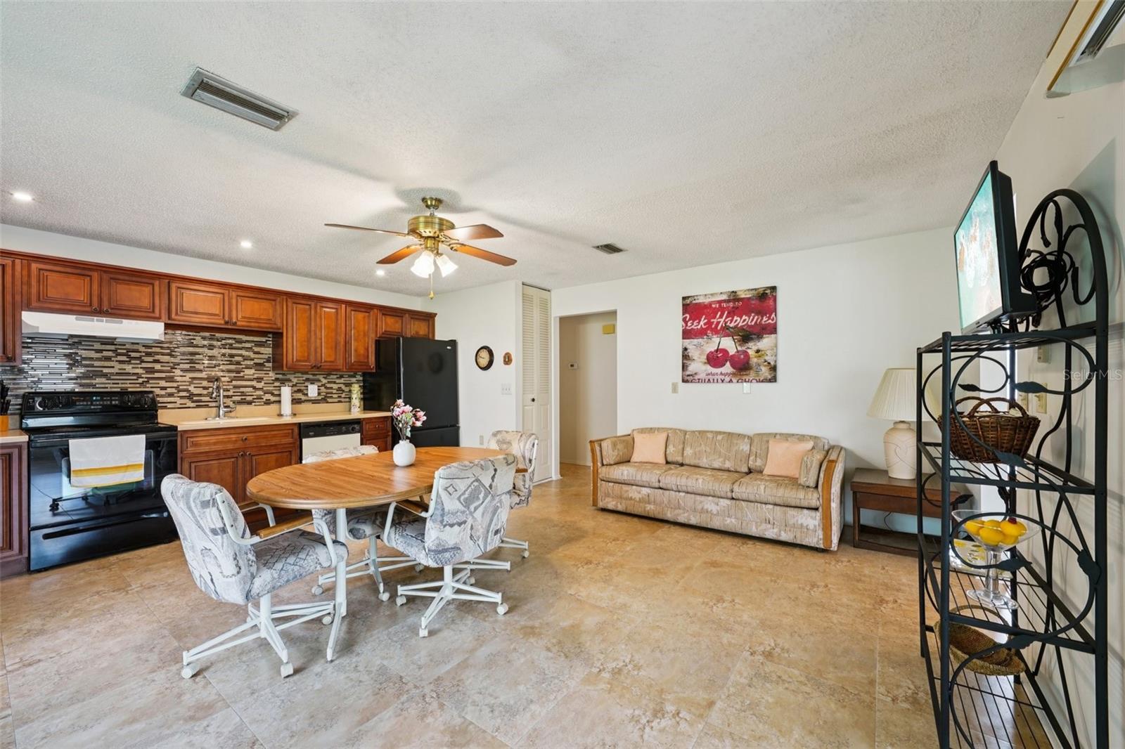Listing photo id 12 for 10526 Mira Vista Drive