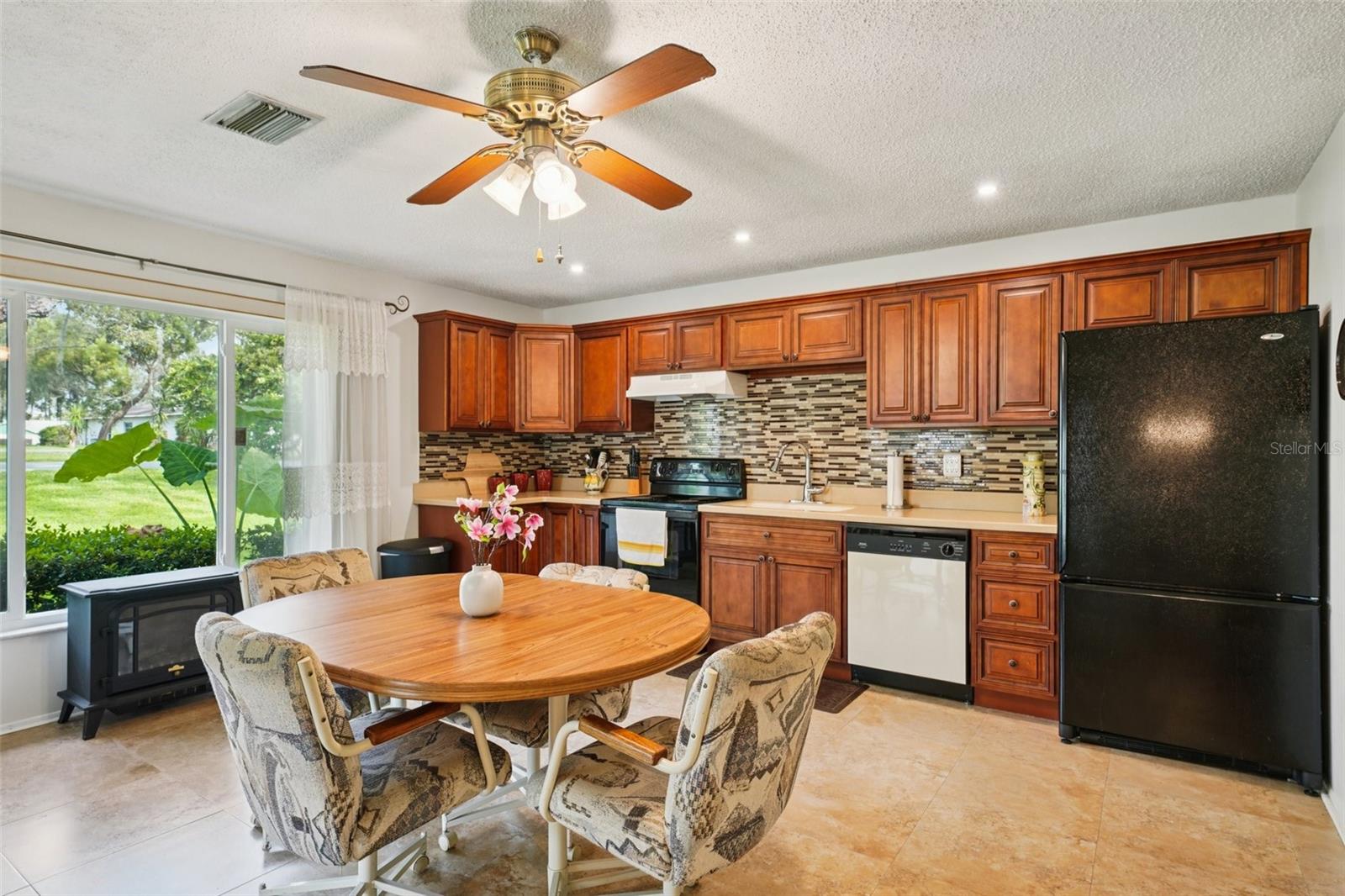 Listing photo id 13 for 10526 Mira Vista Drive