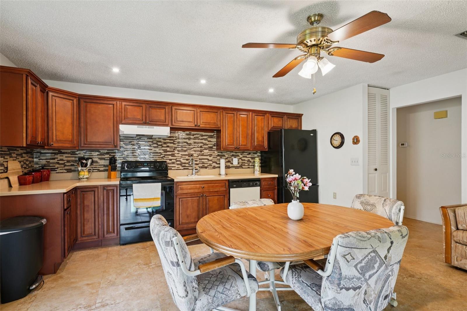 Listing photo id 14 for 10526 Mira Vista Drive