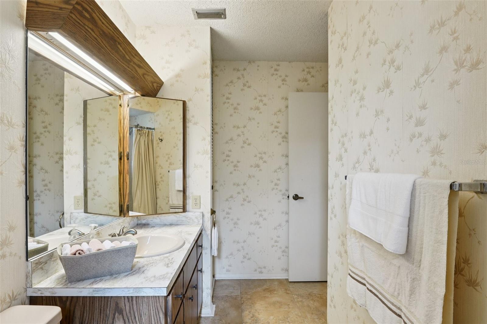 Listing photo id 16 for 10526 Mira Vista Drive