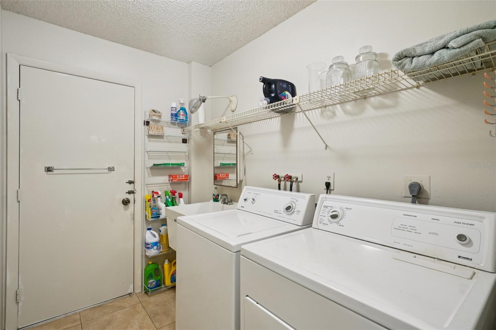 Listing photo id 17 for 10526 Mira Vista Drive