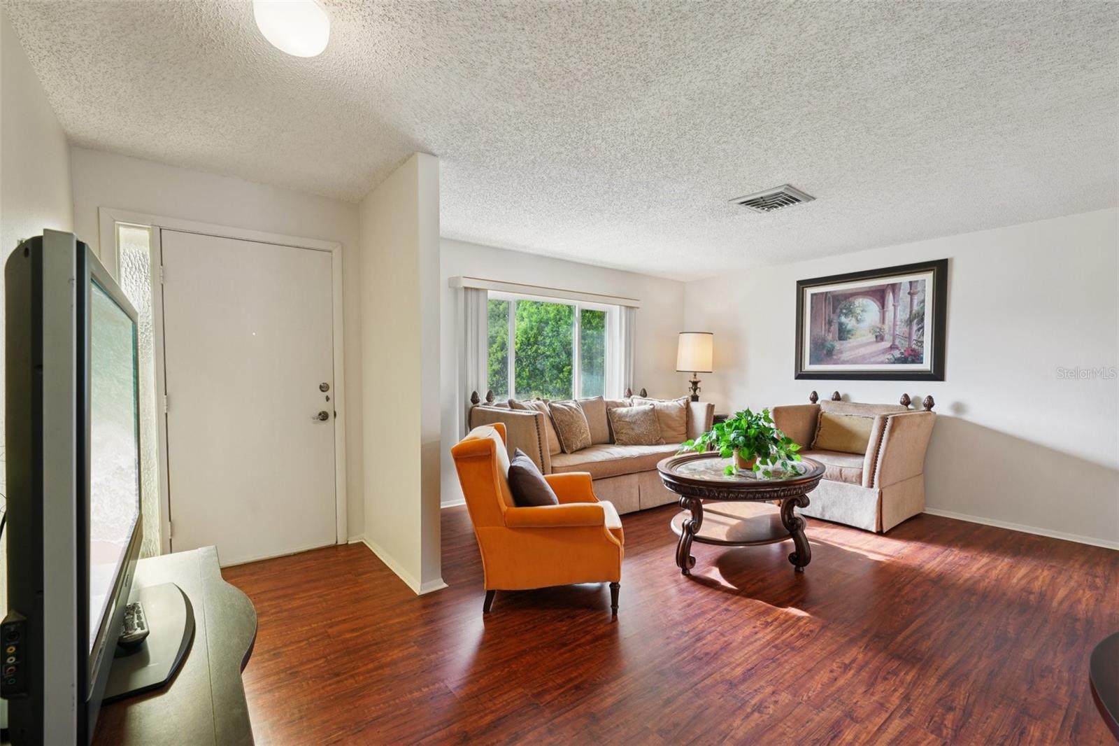 Listing photo id 0 for 10526 Mira Vista Drive