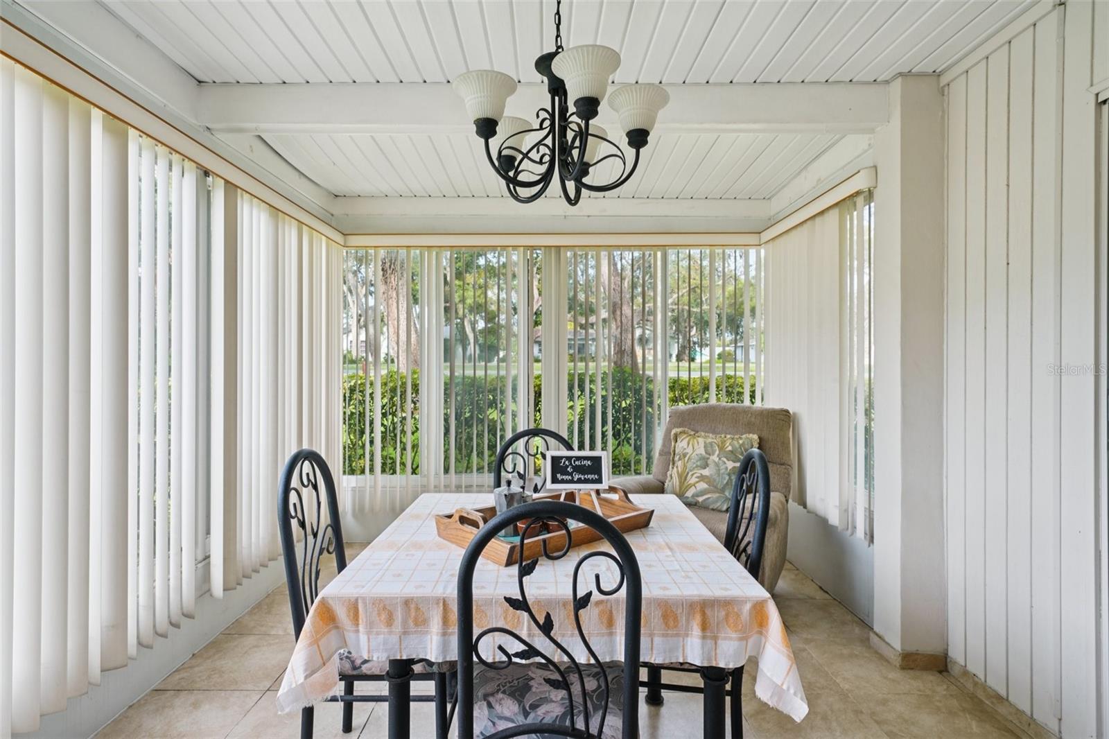 Listing photo id 29 for 10526 Mira Vista Drive