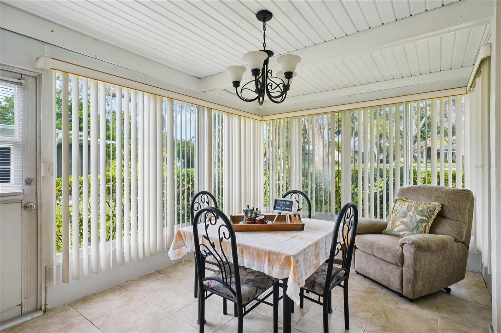 Listing photo id 32 for 10526 Mira Vista Drive