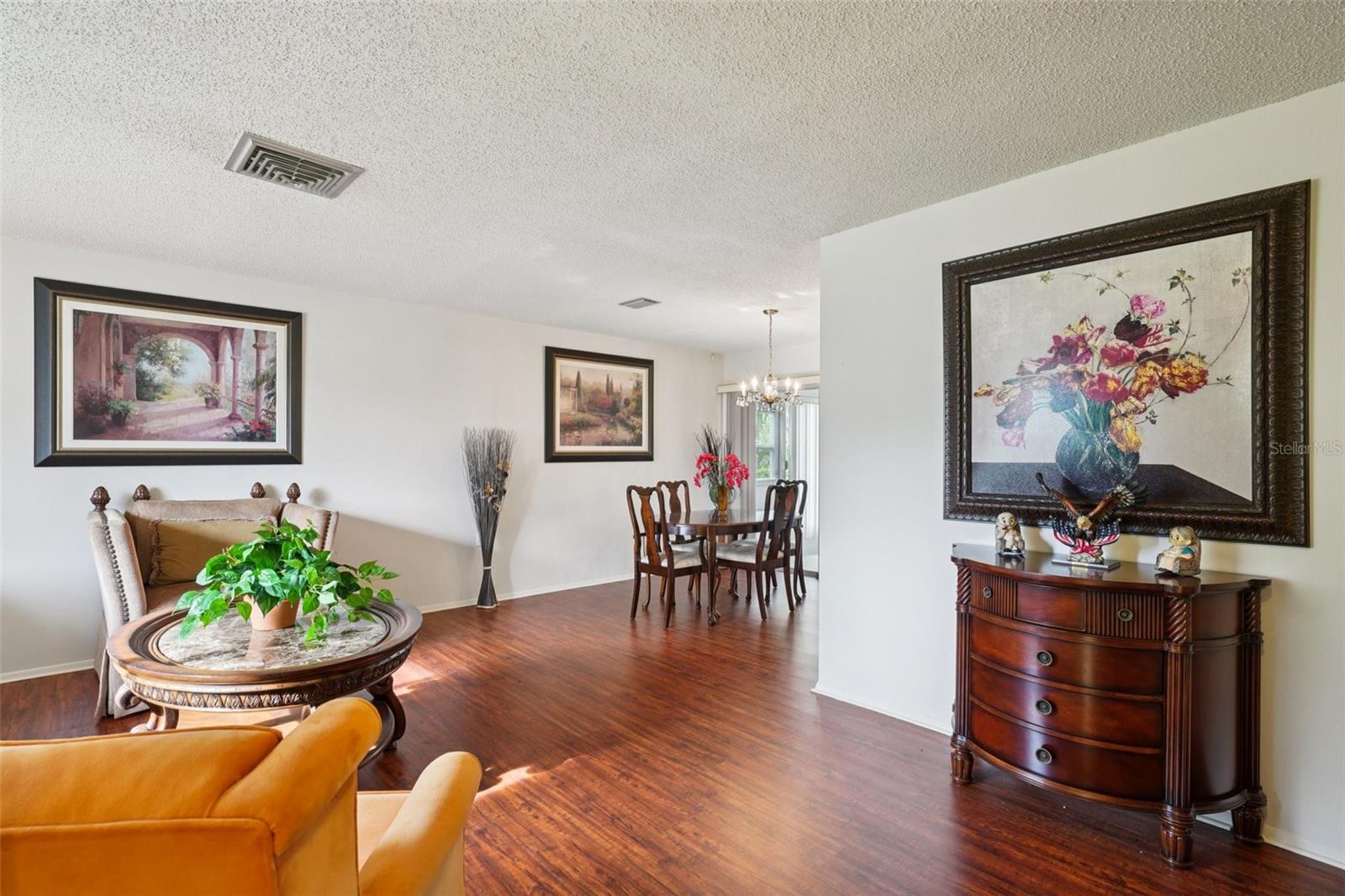 Listing photo id 3 for 10526 Mira Vista Drive