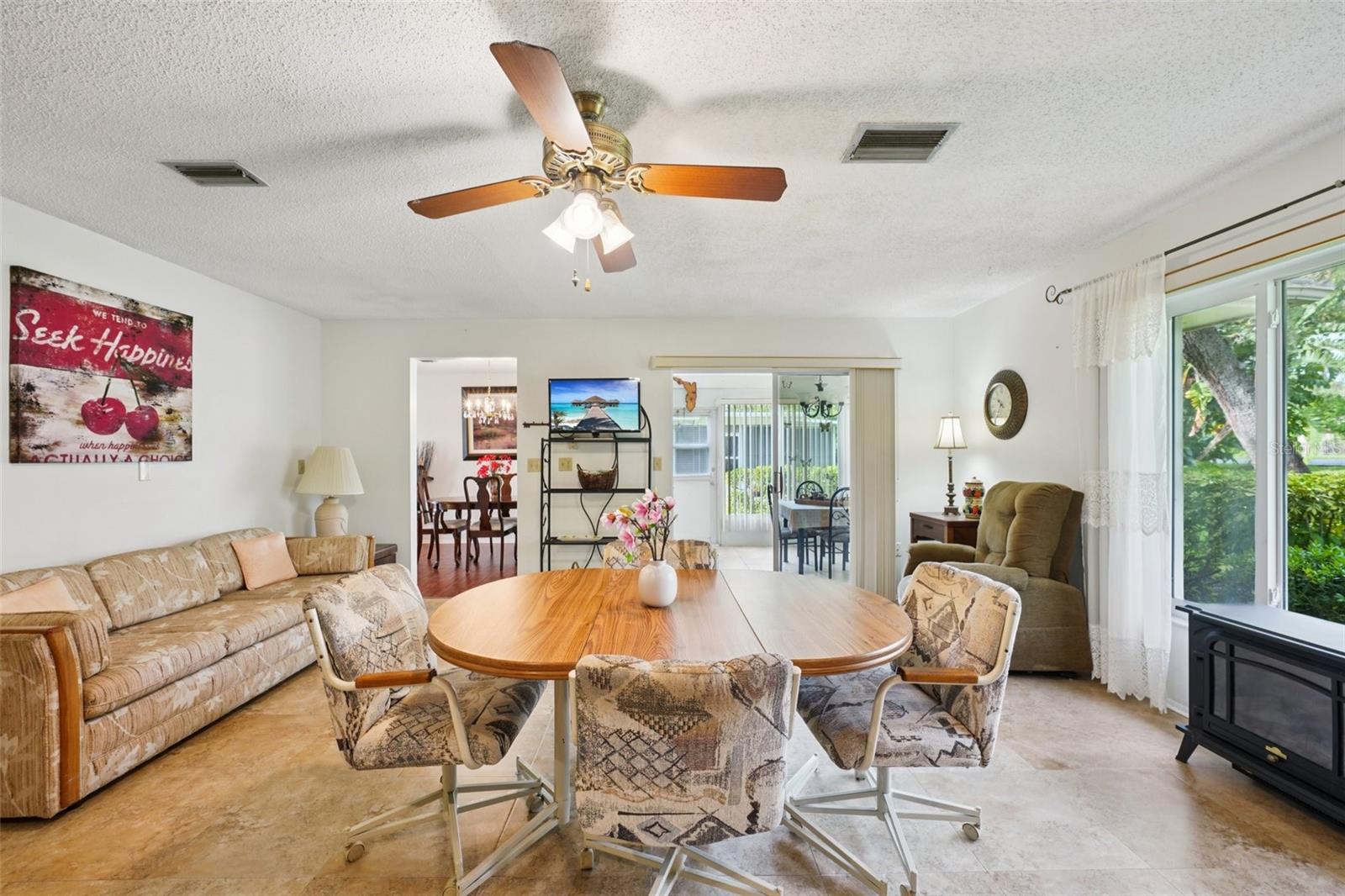 Listing photo id 4 for 10526 Mira Vista Drive