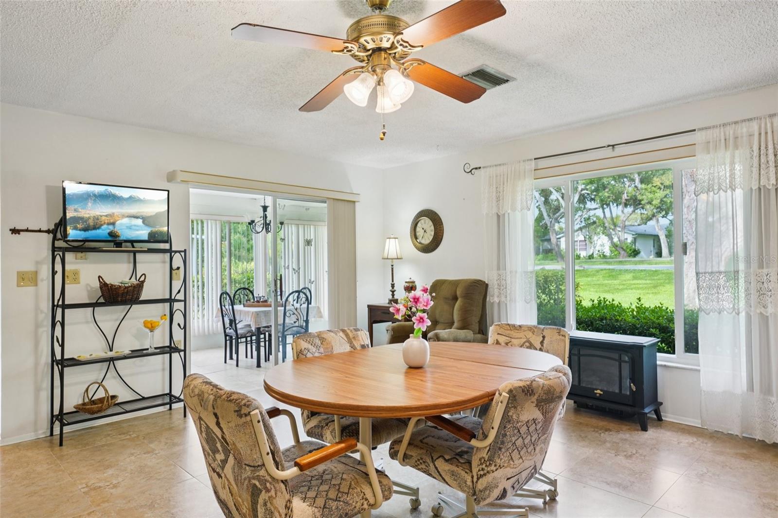 Listing photo id 5 for 10526 Mira Vista Drive