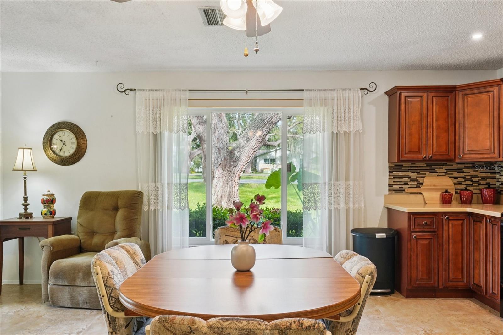 Listing photo id 6 for 10526 Mira Vista Drive