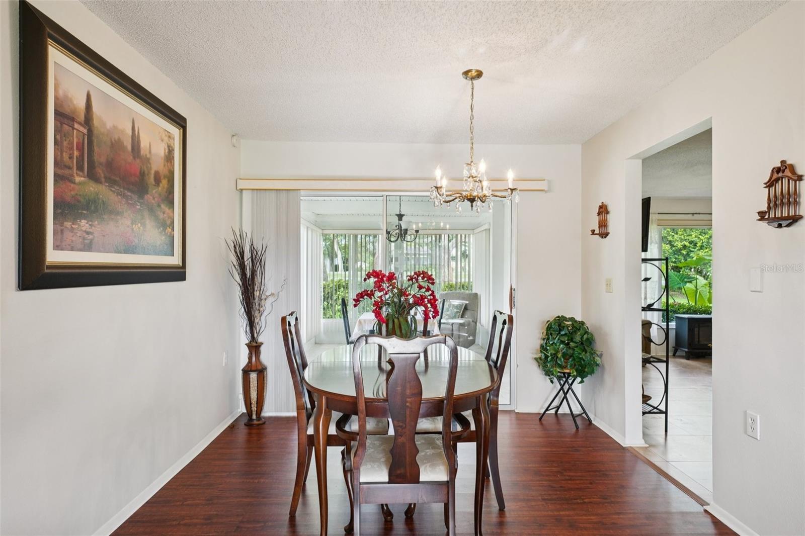 Listing photo id 7 for 10526 Mira Vista Drive