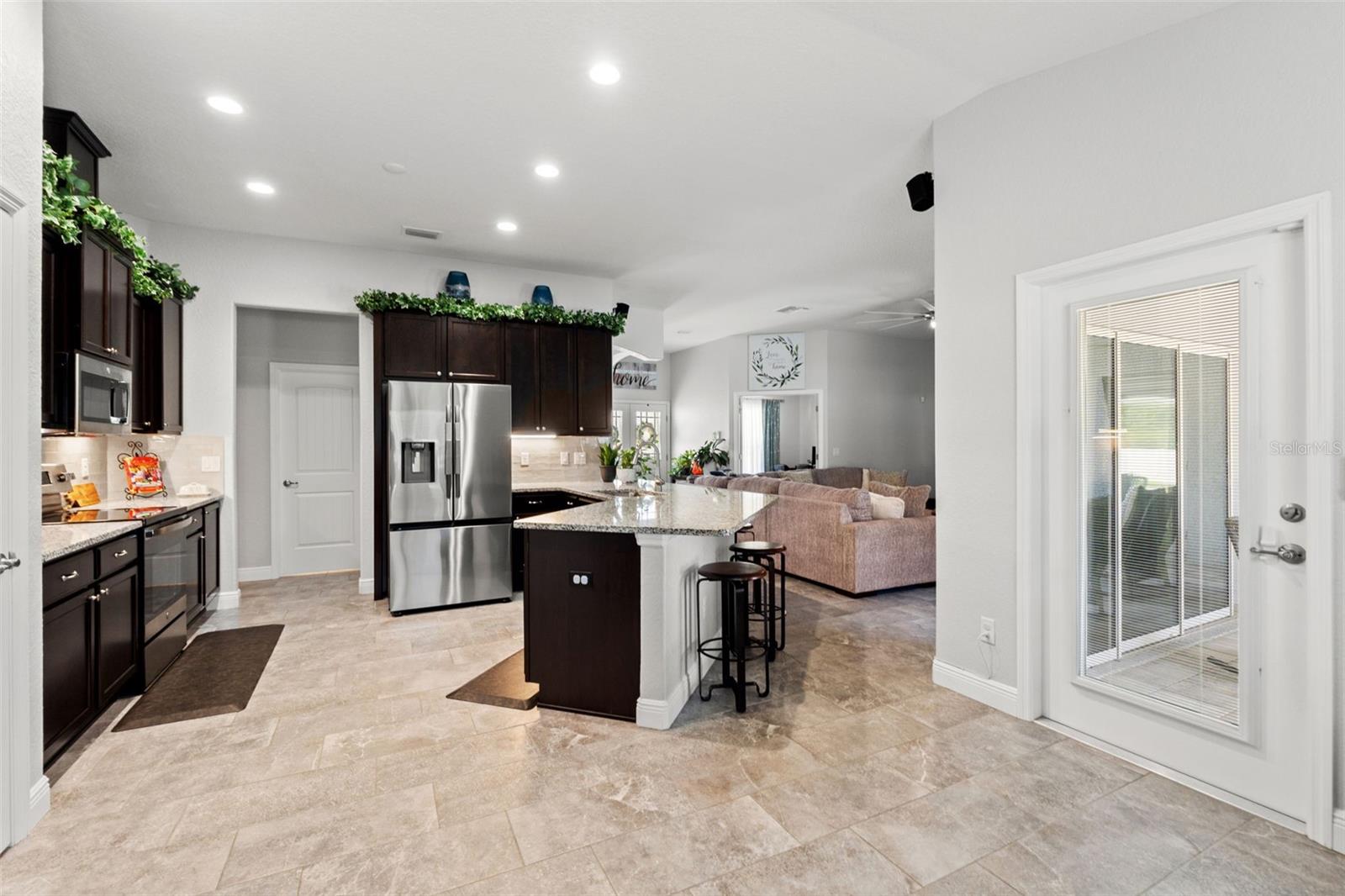 Listing photo id 8 for 11112 Flatwood Avenue