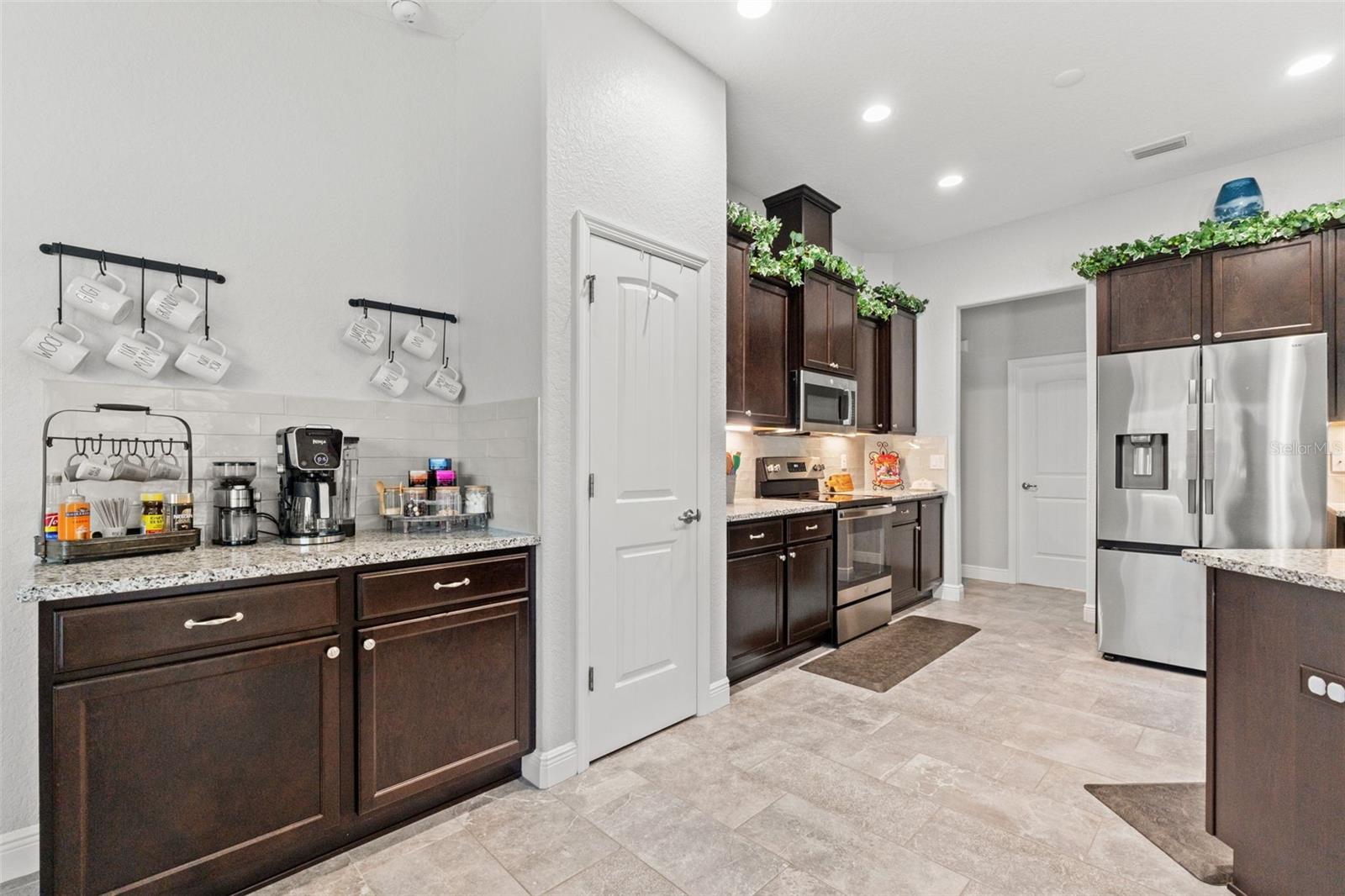 Listing photo id 11 for 11112 Flatwood Avenue